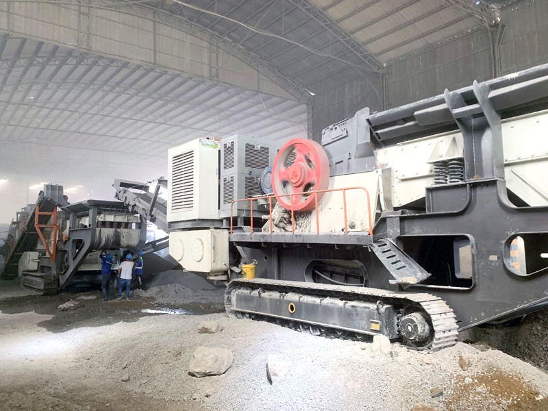鄂式履帶移動(dòng)破碎站.jpg 鄂式履帶移動(dòng)破碎站.jpg