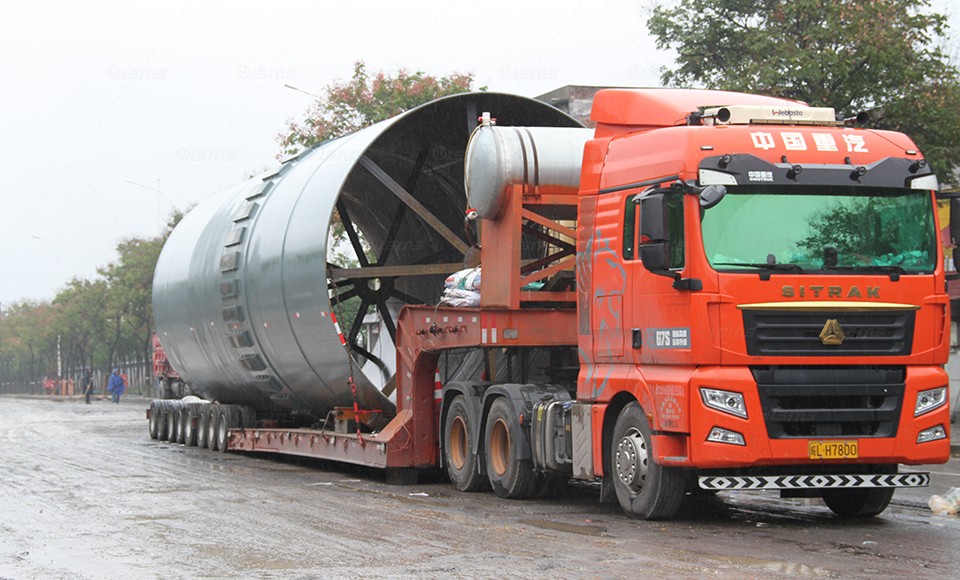 回轉(zhuǎn)窯裝車.jpg 回轉(zhuǎn)窯裝車.jpg