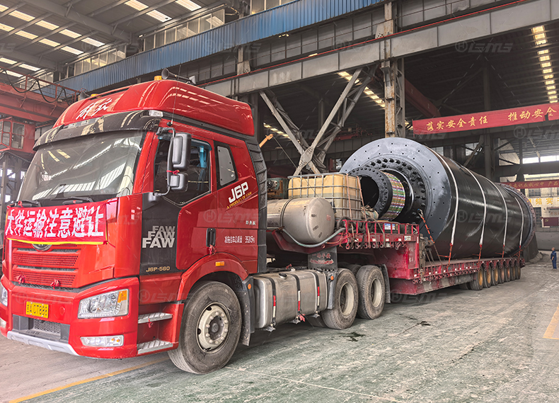 球磨機(jī)發(fā)貨.jpg 球磨機(jī)發(fā)貨.jpg